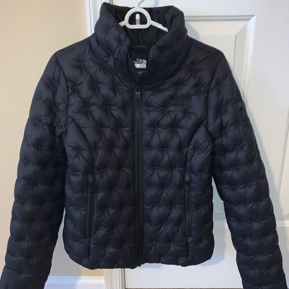 Women’s NF Holladown Crop Jacket. No tags, but never worn. Excellent condition.